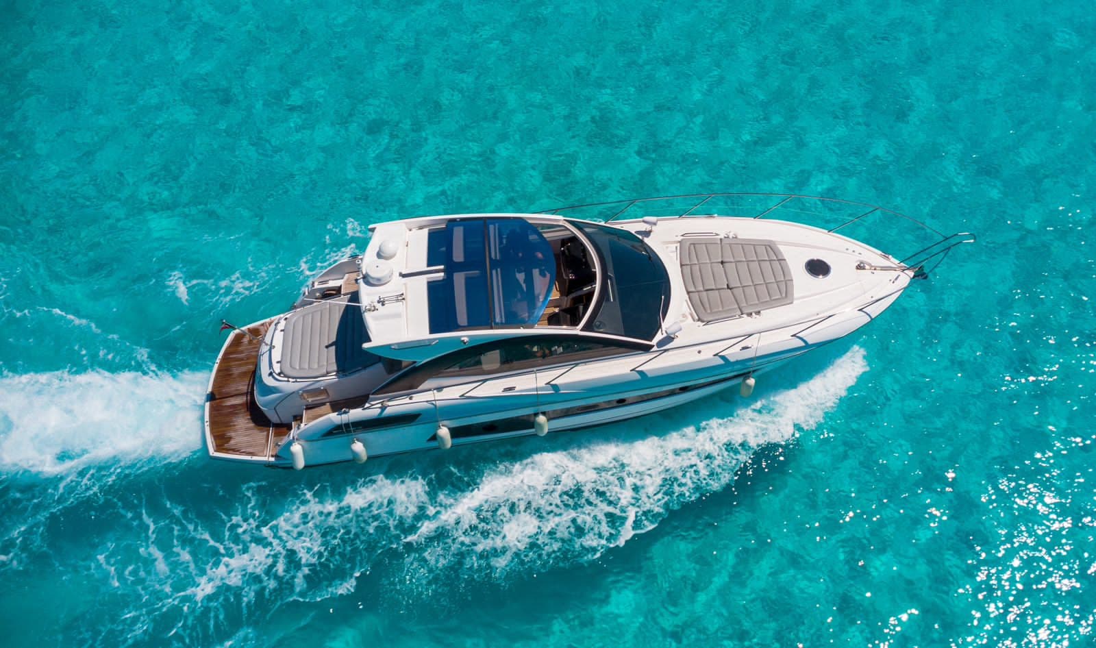 The yacht in motion seen from above, from the side, with a white wake.
